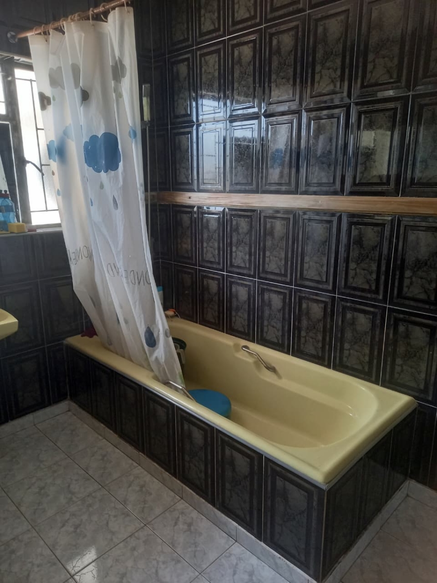 5 Bedroom Property for Sale in Manzil Park North West